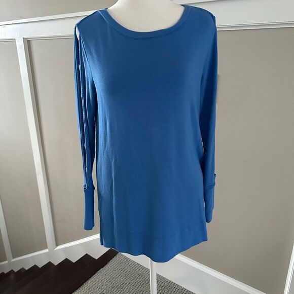 Lilly Pulitzer Fresh Squeeze, Ladder sleeve, Luxletic pullover. - Picture 3 of 7